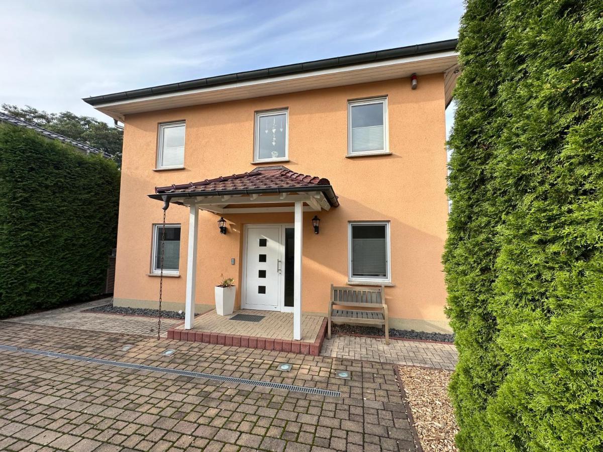Stadtvilla In Leipzig 7 Personen 3 Schlafzimmer 2 Baeder Garten Und Terrasse Zentral Gelegen Messe Innenstadt Seen Екстериор снимка