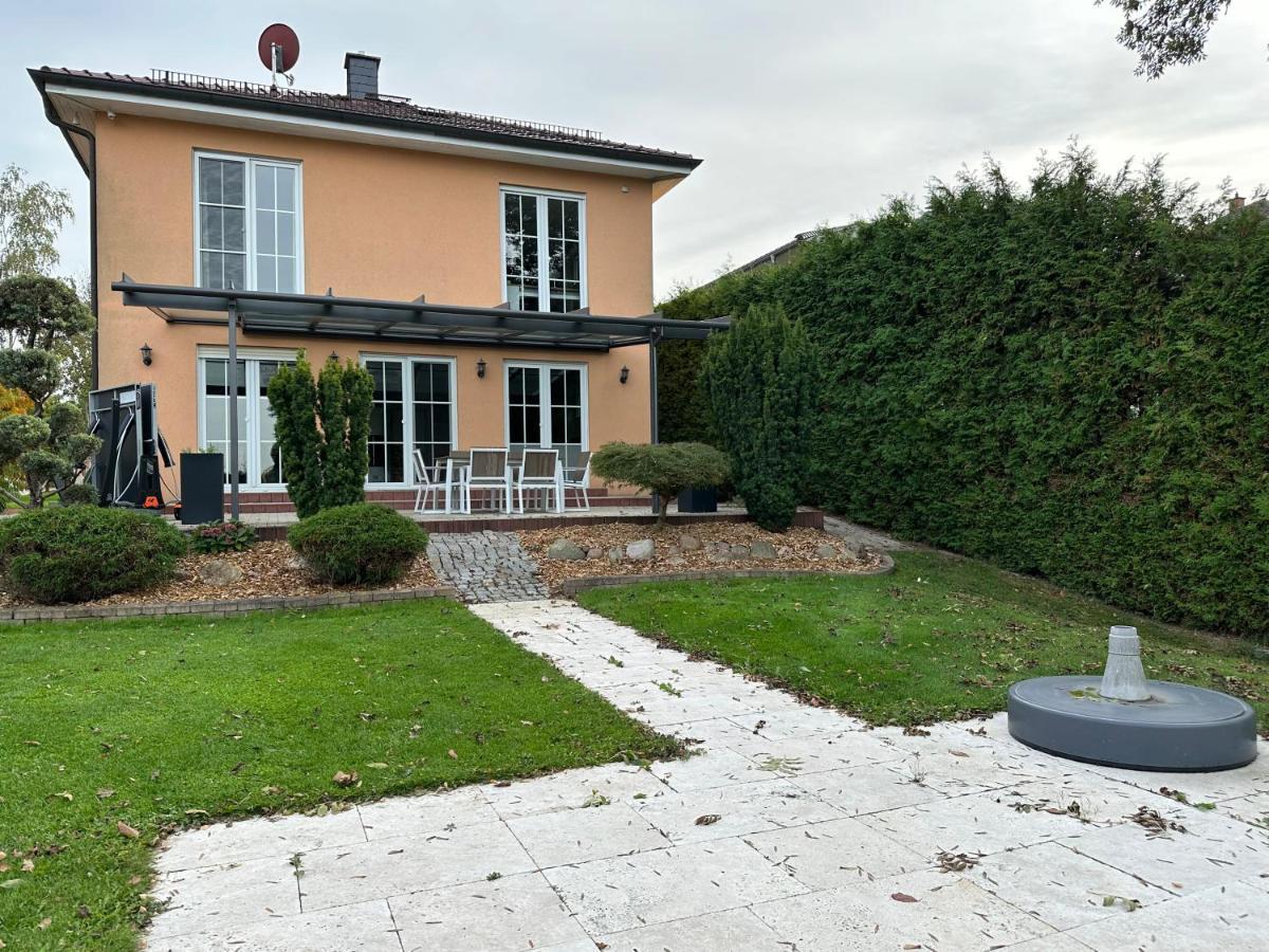 Stadtvilla In Leipzig 7 Personen 3 Schlafzimmer 2 Baeder Garten Und Terrasse Zentral Gelegen Messe Innenstadt Seen Екстериор снимка