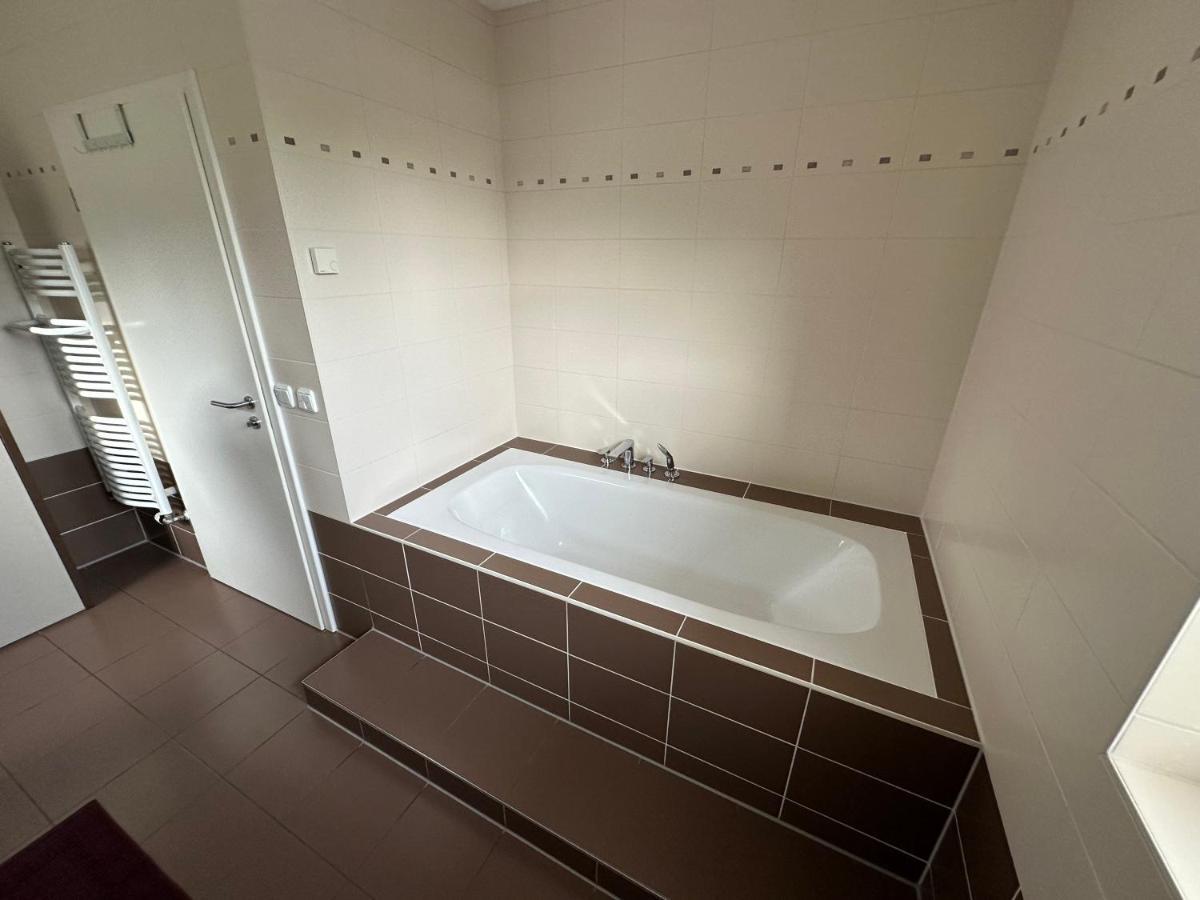 Stadtvilla In Leipzig 7 Personen 3 Schlafzimmer 2 Baeder Garten Und Terrasse Zentral Gelegen Messe Innenstadt Seen Екстериор снимка