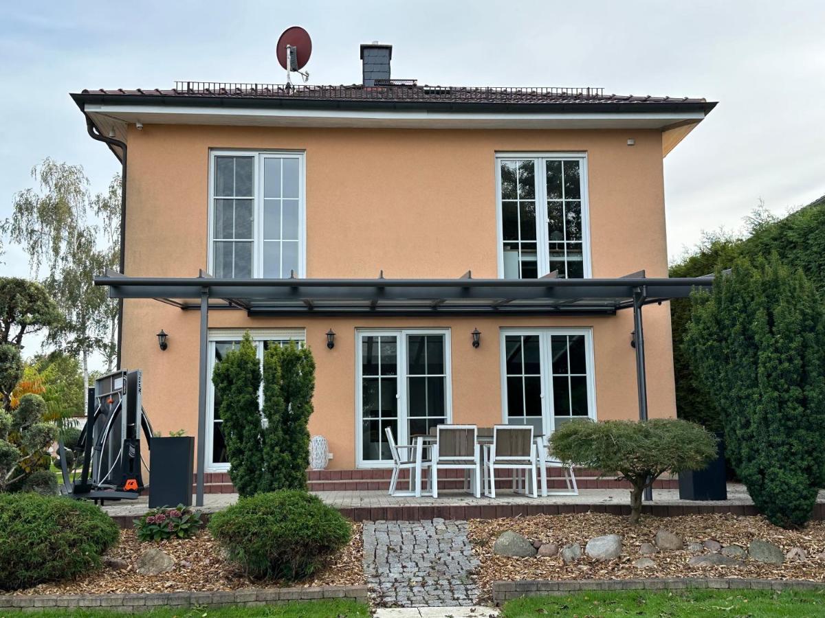 Stadtvilla In Leipzig 7 Personen 3 Schlafzimmer 2 Baeder Garten Und Terrasse Zentral Gelegen Messe Innenstadt Seen Екстериор снимка